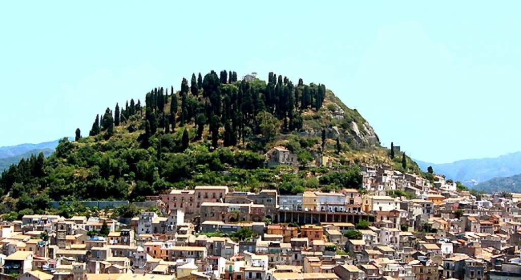 Monforte San Giorgio Terremoto Politico Il Sindaco Azzera La Giunta