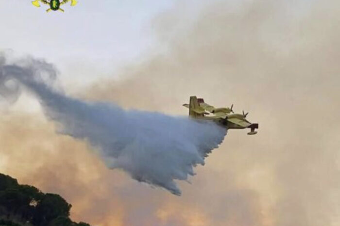 Lipari. Notte di fiamme e paura. Incendio a Santa Margherita