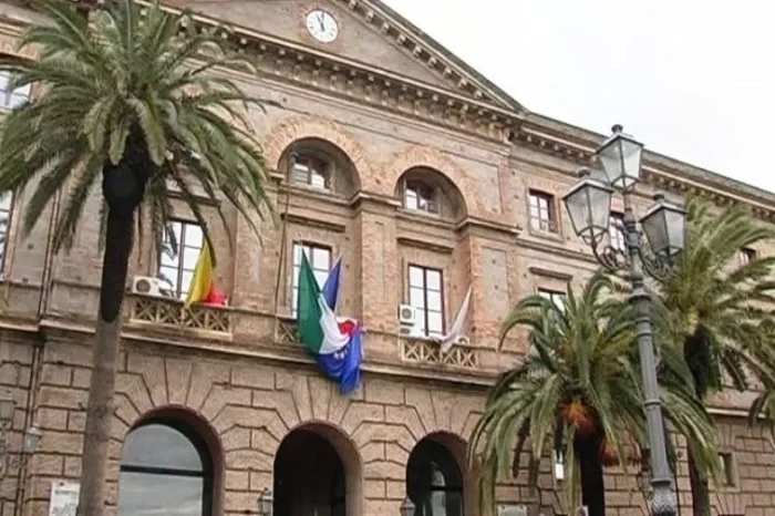 Milazzo. Segnalazioni varie in consiglio comunale. Dall’affissione dei necrologi, l’ospedale e il depuratore