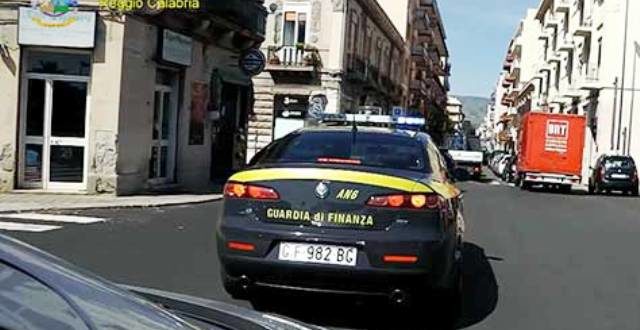 Grossa partita di droga bloccata dalla Guardia Di Finanza. Era pronta al mercato siciliano