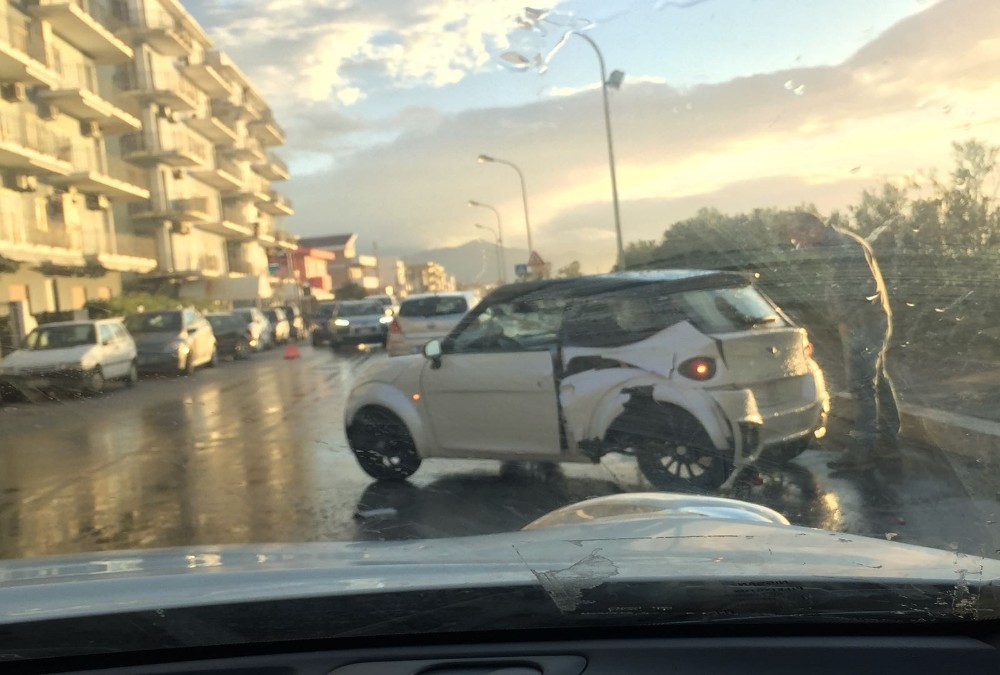 Milazzo. Incidente sulla riviera di Ponente. Si scontrano due autovetture
