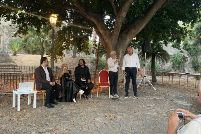 Milazzo. “Come le onde”, il libro della Prof.ssa Tommasina La Malfa.