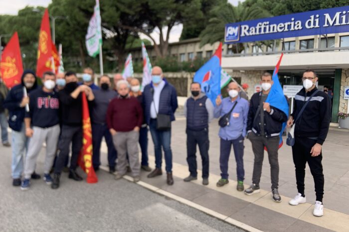 Milazzo. Continua lo sciopero delle ditte dell’ indotto. Mancano garanzie sul loro futuro