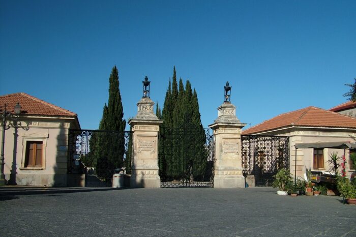 Milazzo. Urne cenerarie al cimitero. La mozione di alcuni consiglieri comunali