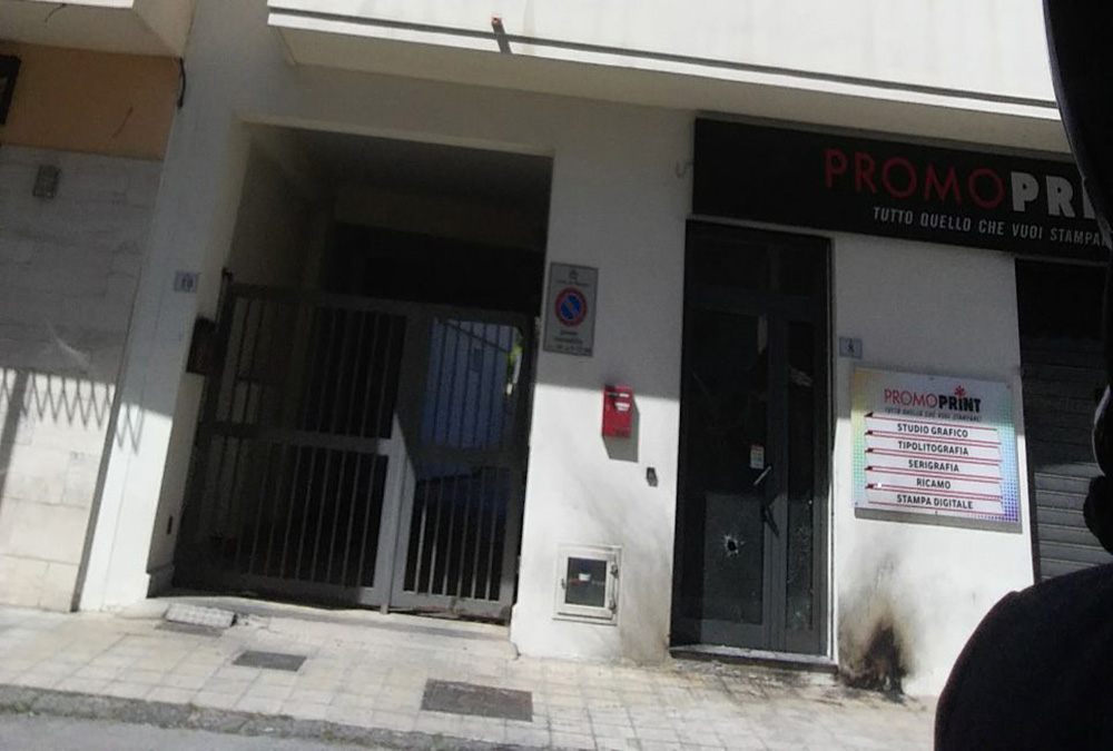 Milazzo. Incendio nella notte in una attività commerciale.