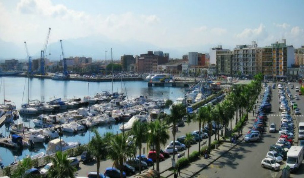 Milazzo. Consiglieri comunali chiedono Consiglio straordinario aperto, per discutere del porto.