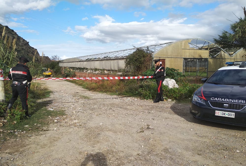 Terme Vigliatore. I Carabinieri sequestrano una discarica di inerti interrata accanto al Torrente Patrì