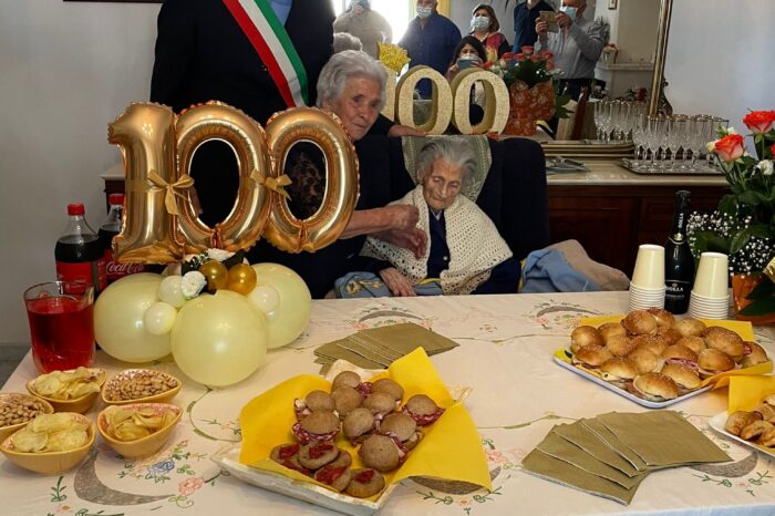 Milazzo. La città festeggia un'altra centenaria la signora Lettera La Malfa . Gli auguri dell'Amministrazione.