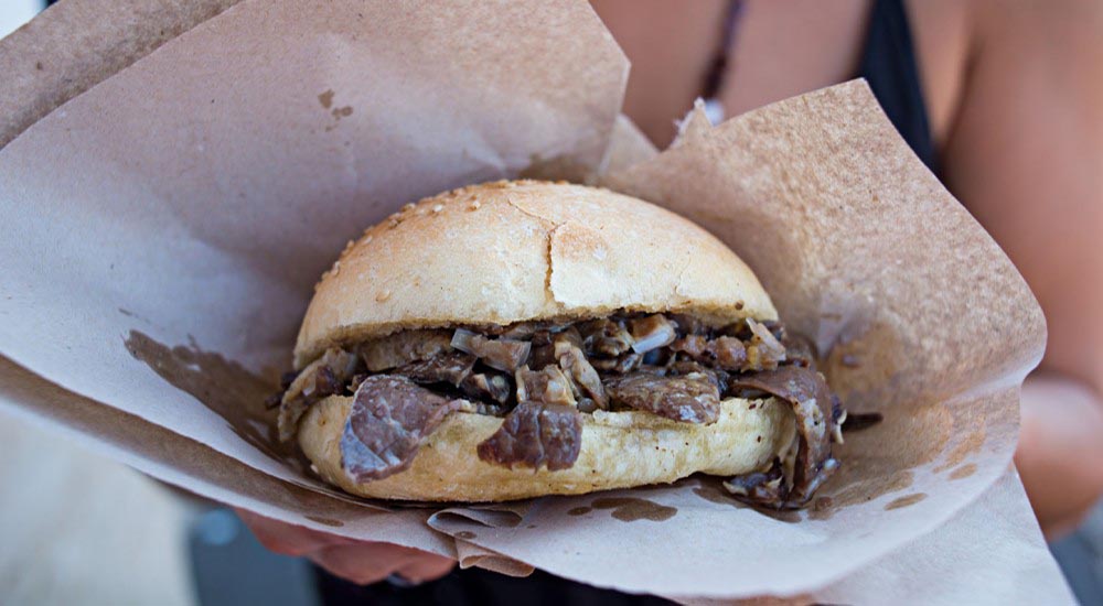 A Milazzo le spese le paga il Comune. Street food festival. "tu mangi ed io pago".