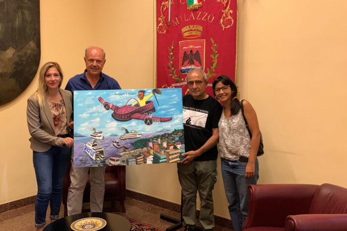 Milazzo. La Coop Utopia dona all'Amministrazione un quadro dell’artista congolese Moké Fils, realizzato in piazza Perdichizzi.