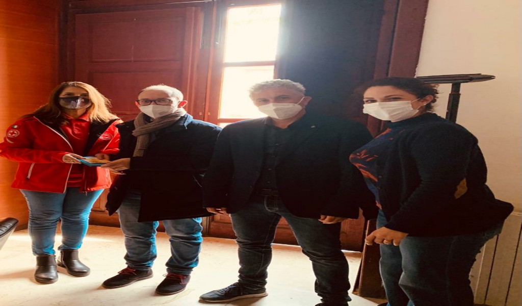 Milazzo. Consegnati al Comune buoni spesa per acquisto materiale scolastico dalla Croce Rossa.