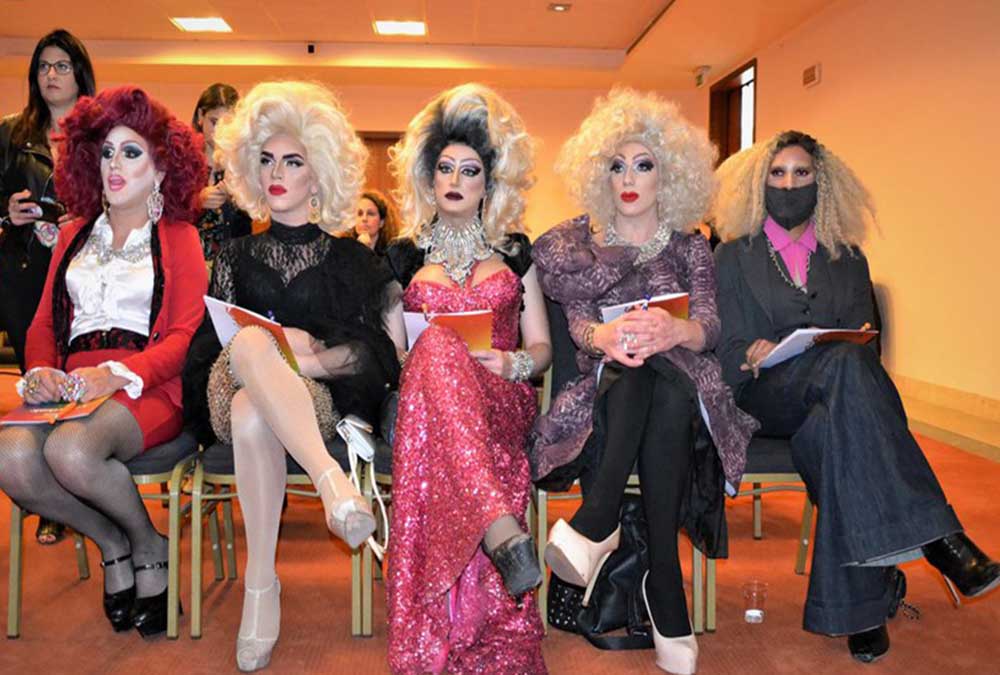Caronte & Tourist partner di ArciGay Messina in difesa dei diritti. Speciale Onde Sonore con- Le Portinaie, Drag Queen Show-.