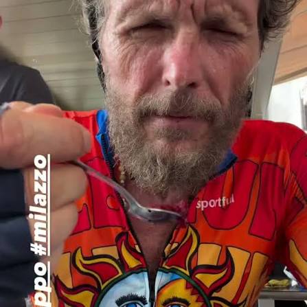 Jovanotti a Milazzo. " I love Sicilia" e la granita Gelsi neri e mandorla tostata.