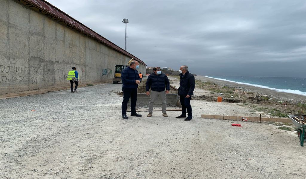 Milazzo. Ripulite da volontari alcune zone di Ponente e Vaccarella. Midili "Ringraziamo cittadini e associazioni"