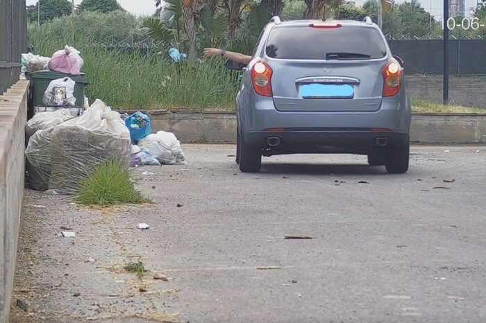 Milazzo. Fototrappola riprende automobilista intento ad abbandonare rifiuti. Già partite diverse sanzioni.