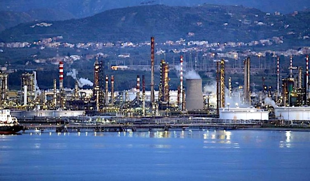 Milazzo. Futuro della Raffineria di Milazzo, l’opposizione chiede Consiglio straordinario.