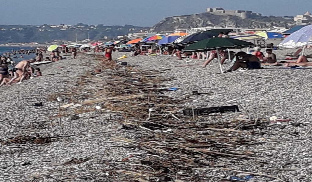 spiaggia sporca milazzo