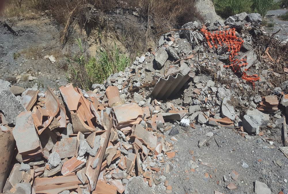 Il Torrente Patrì ancora discarica di rifiuti