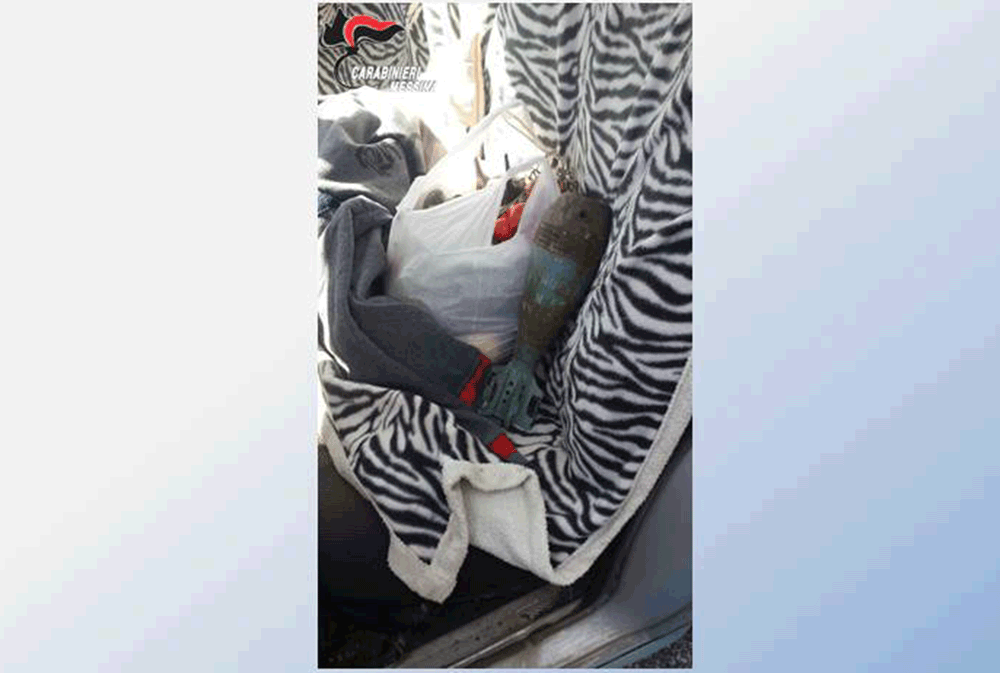 Anziano trova una bomba nell'orto