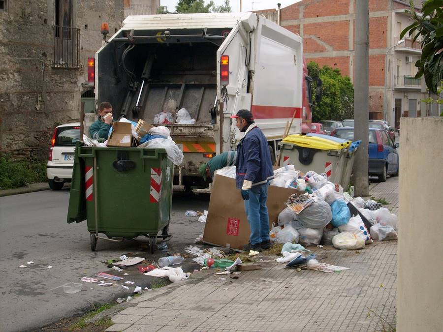 Avvisi di garanzia per 42 funzionari e dirigenti di oltre 30 Comuni soci dell'Ato Messina 2.