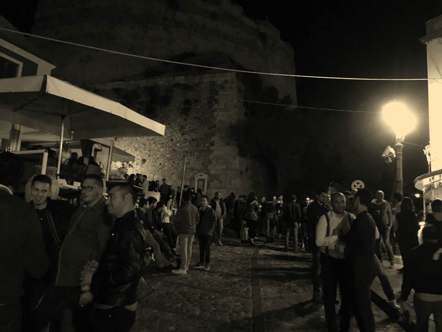 Borgo di Milazzo "Chiuso per Indignazione". I locali protestano.
