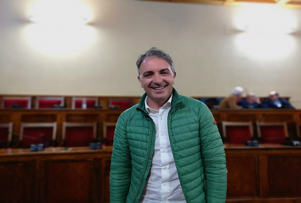 Milazzo. Capone abbandona la maggioranza con un laconico addio in aula.