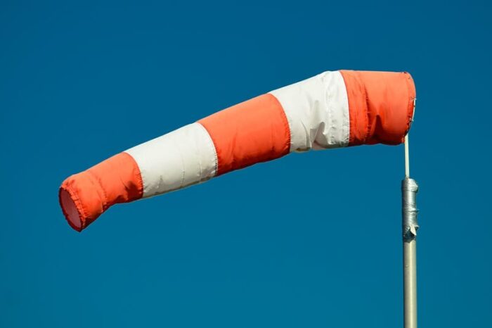 Messina. Previsti forti venti di burrasca già da stasera, a rischio i collegamenti con le Eolie.